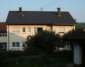Wohnhaus in Auenwald mit dunklem Satteldach